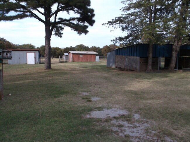 Building Photo - 16881 Beau-Kay Dr