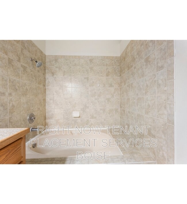 Building Photo - 1760 Woodbridge Ln
