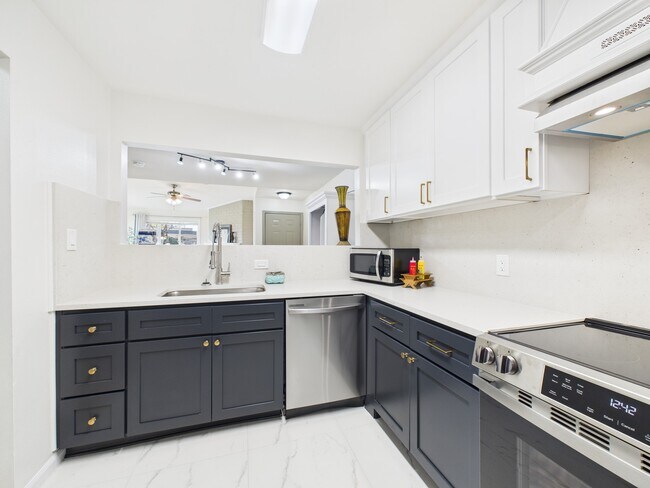 Building Photo - 7836 Bateman Ln