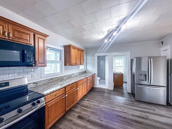 Building Photo - 18 Ellsworth St