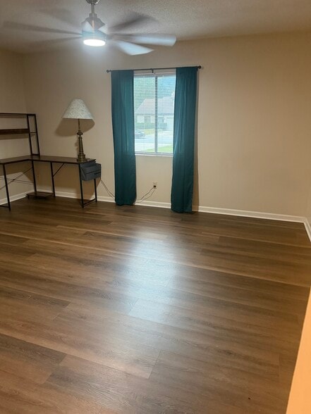 Large master bedroom - 1808 Stephens St