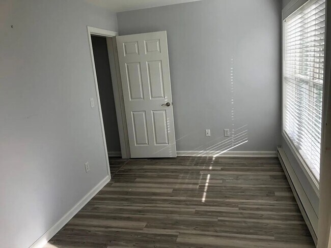 Building Photo - Charming 2BR Condo in Danbury