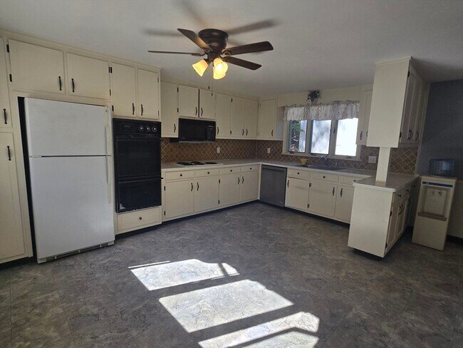 Building Photo - 85 Lynde St