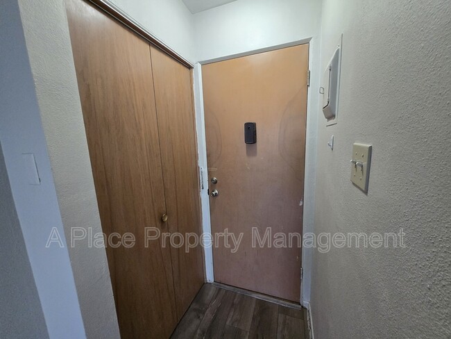 Building Photo - 2727 Hampton Ave