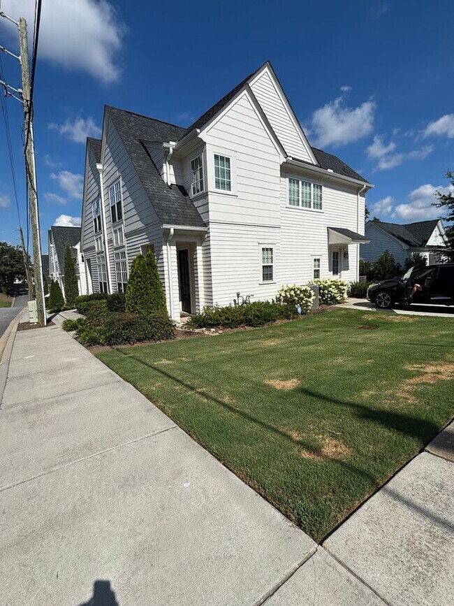 Building Photo - Beautiful Townhome for Rent