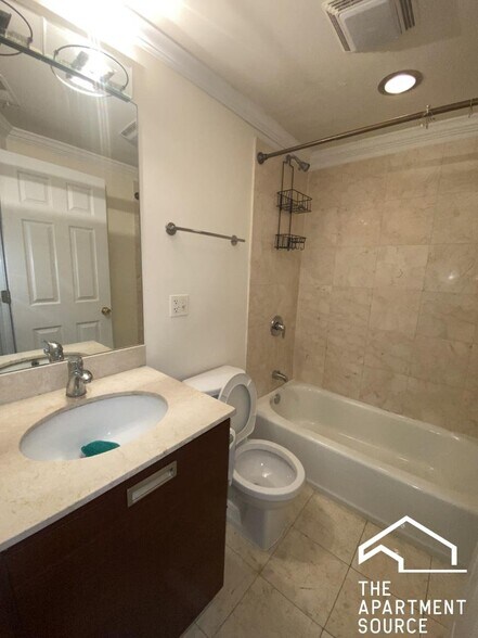 Building Photo - 6947 N Oakley Ave