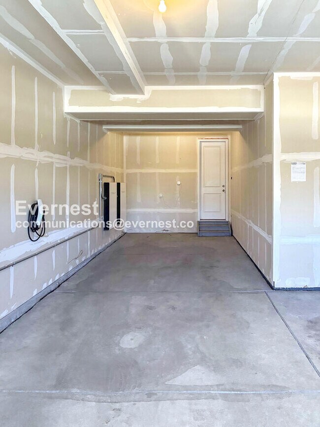 Building Photo - 740 Columbia St