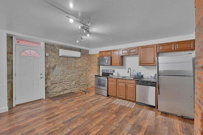 Building Photo - 1721 Edwards Way