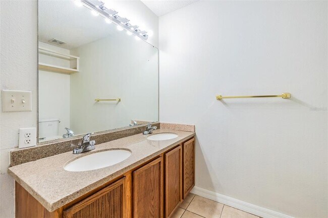 Building Photo - 2118 Ashley Lakes Dr