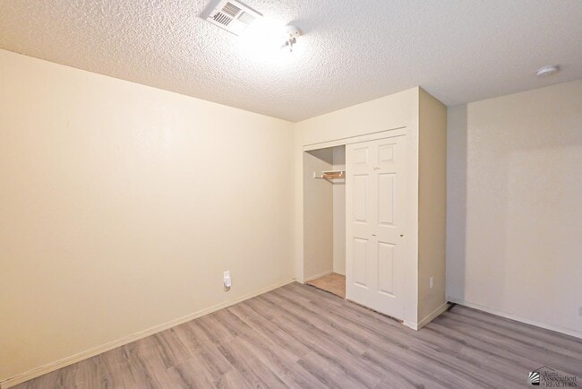 Building Photo - 643 13th St