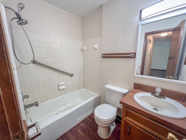 Building Photo - Peaceful 2 bedroom off Lake Jackson