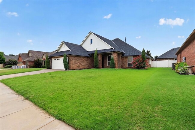 Building Photo - 16616 Moorgate Ln