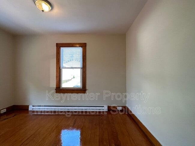 Building Photo - 304 Straith St