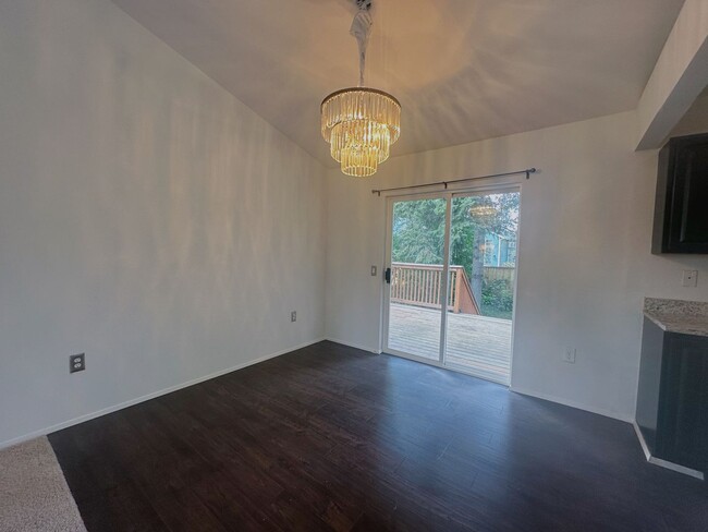 Building Photo - Beautiful 4-Bedroom 3-Bath Home in Marysvi...