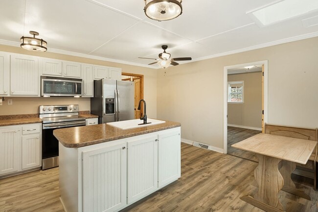 Building Photo - Rural Retreat in Candler with Bonus Room (Heat, Water, & Lawn Maintenance Included)