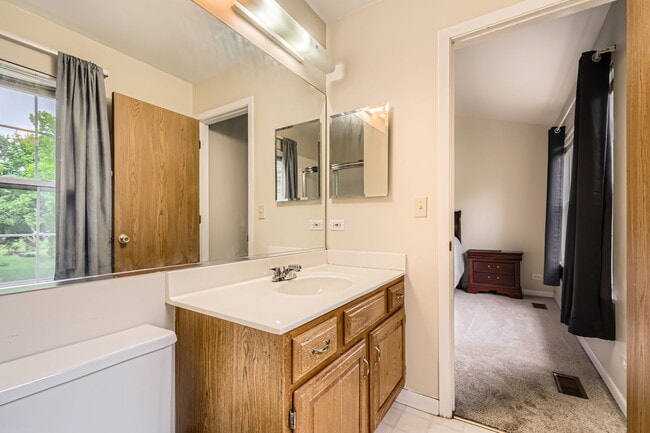 Building Photo - 1410 Leeward Ct