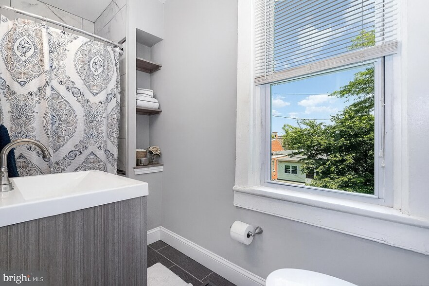 Building Photo - 442 Poplar St