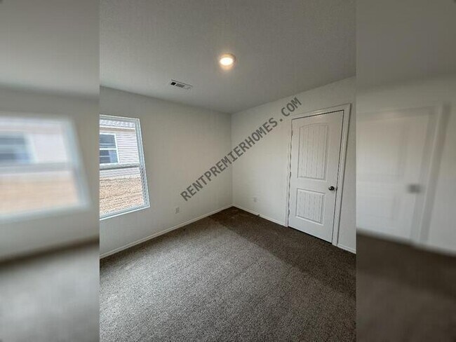 Building Photo - 310 Sarah Alyse Ln