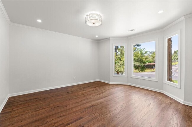 Building Photo - 459 Atlanta Country Club Dr