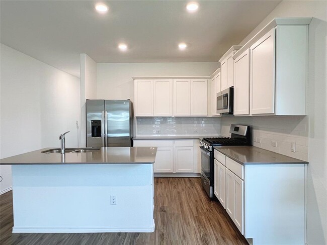 Building Photo - 5621 Bellissima Way
