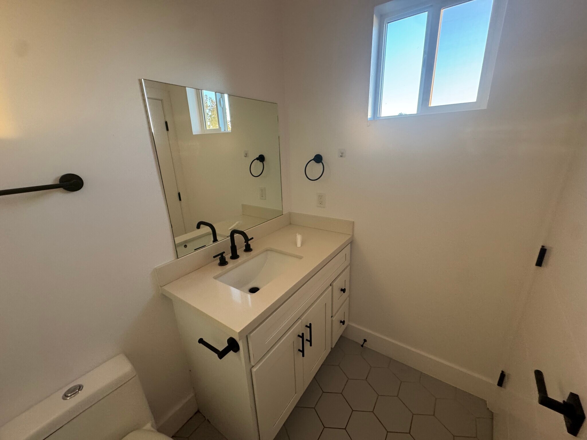 Building Photo - 5919 Dauphin Ave