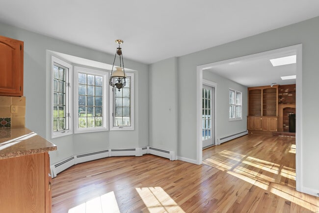 Building Photo - 25 Pequot Ave