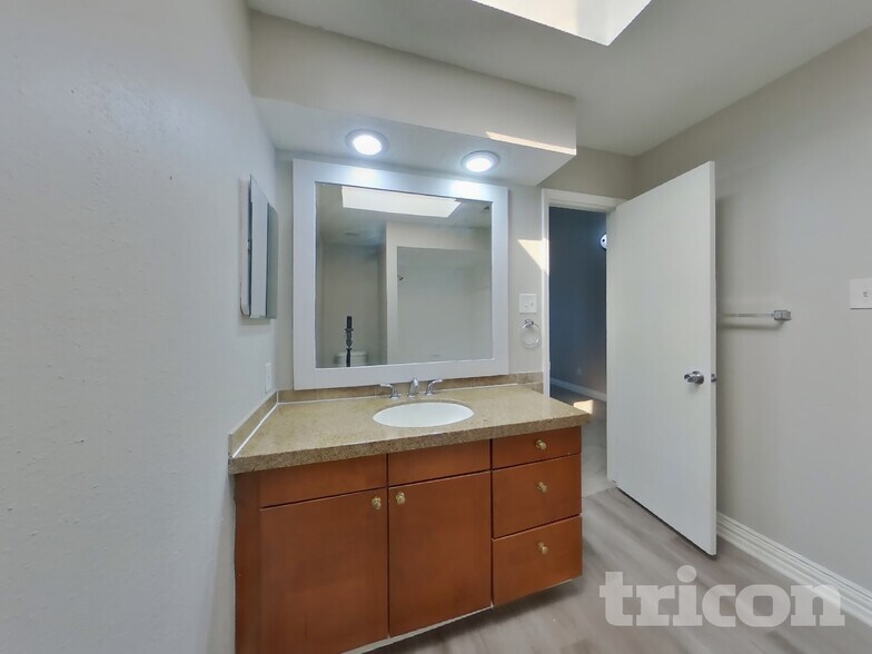 Building Photo - 6342 Briar Terrace Dr