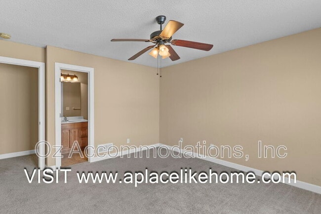 Building Photo - 807 SW Imperial Ln