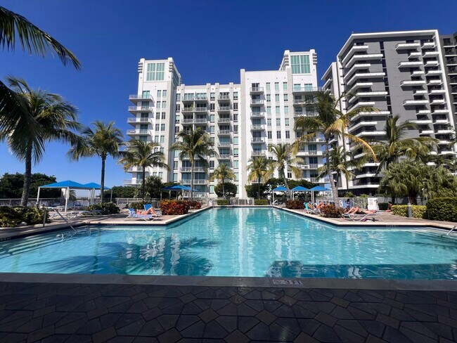 Building Photo - 300 S Australian Ave