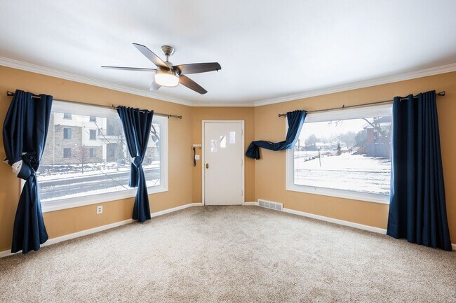 Building Photo - R134IC