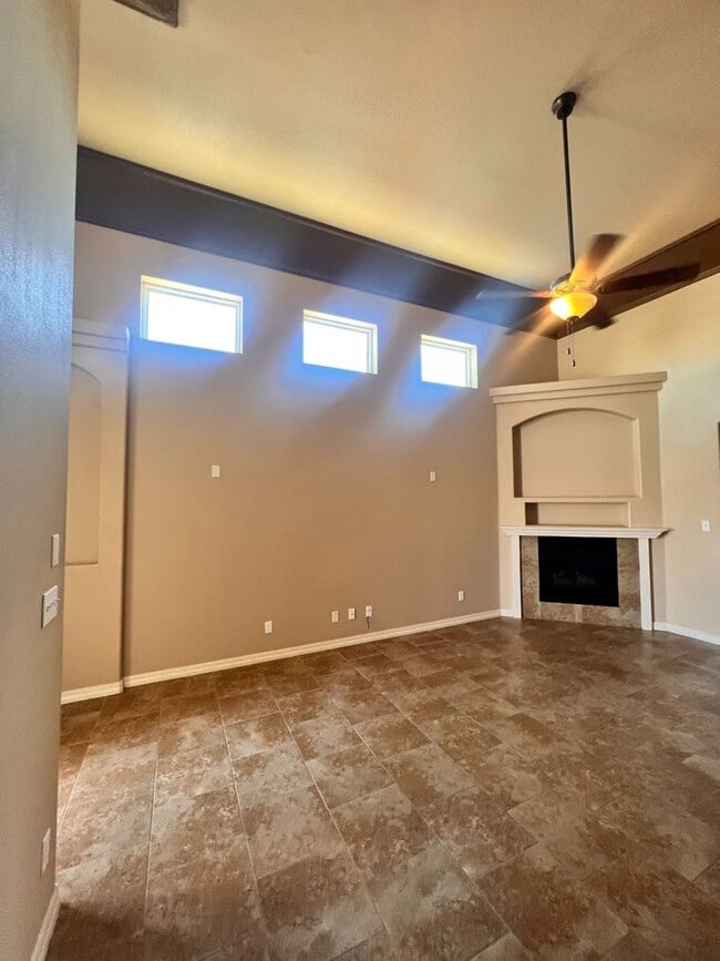 Building Photo - GORGEOUS EASTSIDE HOME