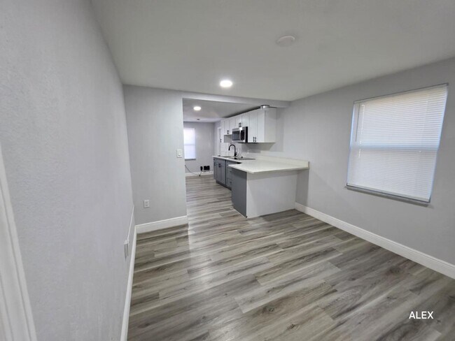 Building Photo - 1100 Beverly Ave NW