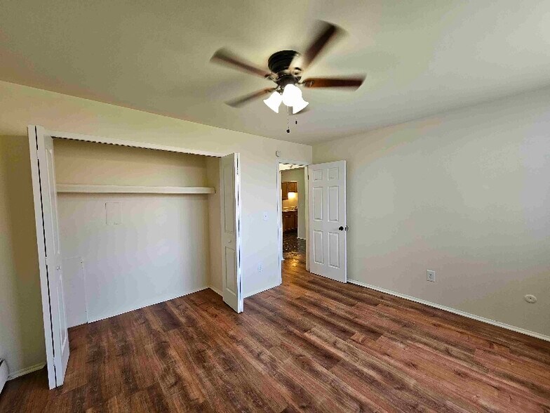 Building Photo - 1879 W 13 Mile Rd