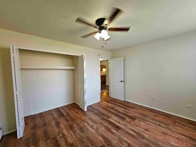 Building Photo - 1879 W 13 Mile Rd