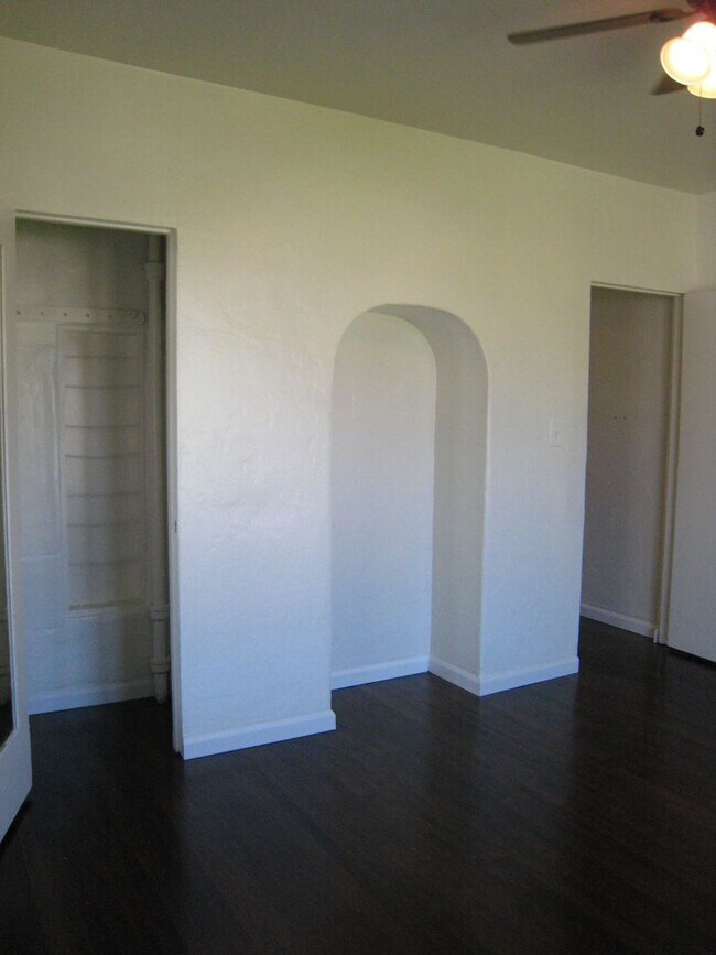 Building Photo - 4220