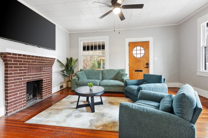 Building Photo - 2214 Wallace St