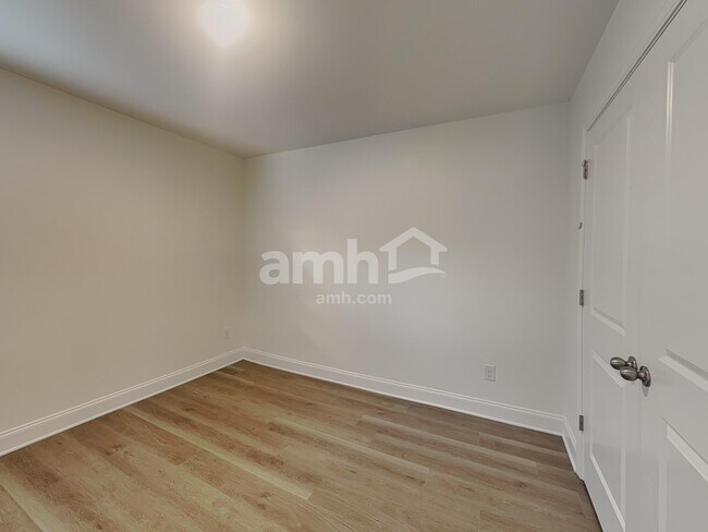 Building Photo - 1010 Guildcrest Ct