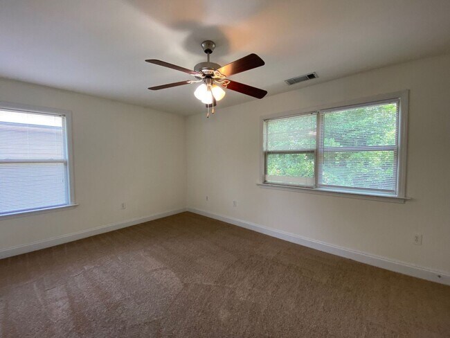 Building Photo - PRE-LEASING FOR AUGUST 2026!