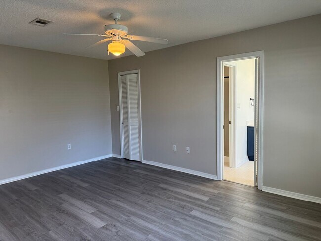 Building Photo - 4 BED / 2 BATH CENTRALLY LOCATED IN FORT WALTON BEACH