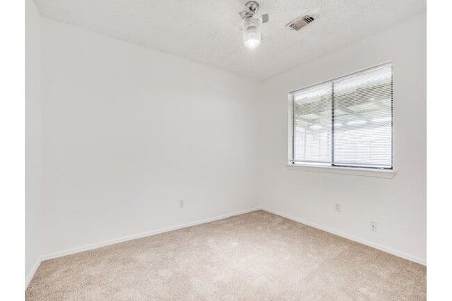 Building Photo - 6501 Topaz Dr