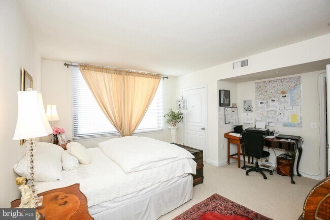 Building Photo - 2451 Midtown Ave