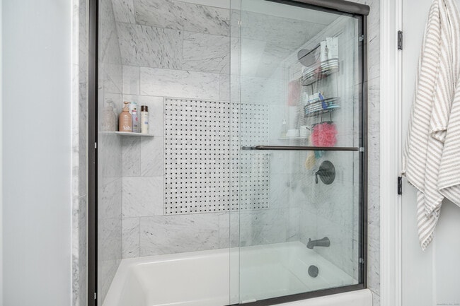 Building Photo - 1140 Fairfield Beach Rd