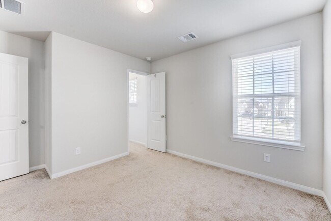 Building Photo - Charming 4-Bedroom Home with Game Room & P...