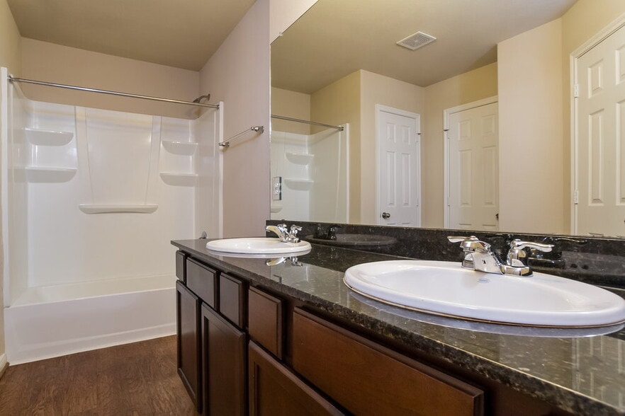 Building Photo - 3350 Allington Ct