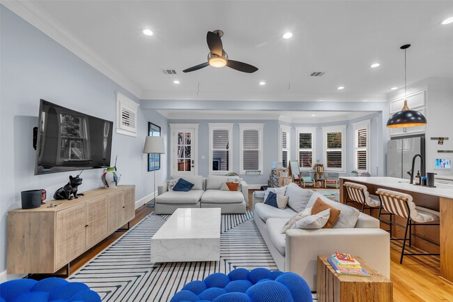 Building Photo - 340 W 17th St