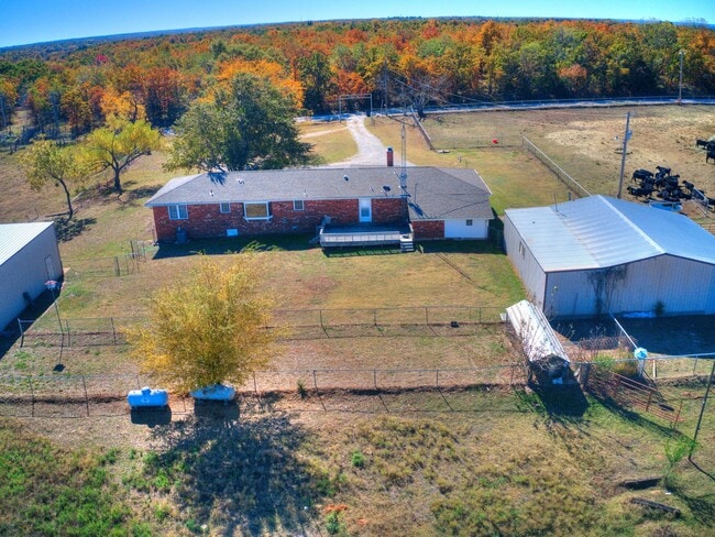 Building Photo - Beautiful 3 bed 2.5 bath home in the Country