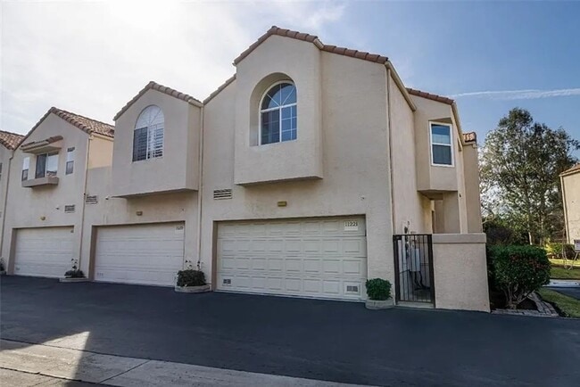 Building Photo - COMPLETELY REMODELED 3 Beds+2.5 Baths 2-st...