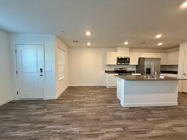 Building Photo - BRAND NEW 3 BED 2.5 BATH 2 CAR GARAGE TOWNHOUSE W/ LOFT IN CADENCE COMMUNITY