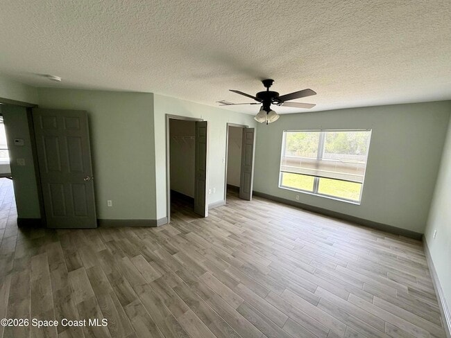 Building Photo - 915 Twisting Branch Ct