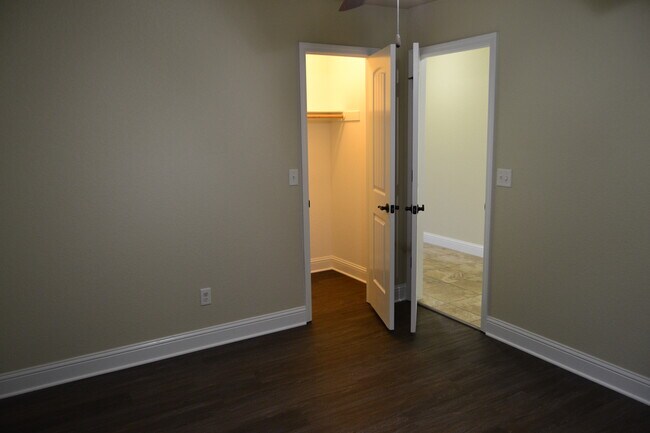 Building Photo - 1700 Been Rd